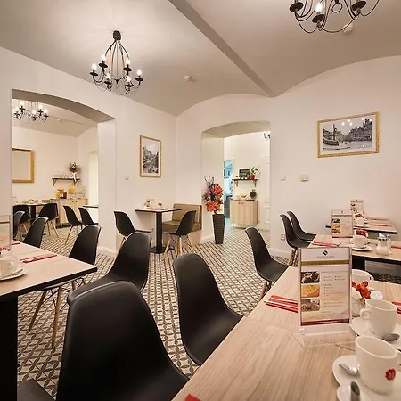 Hotel Suite Home Prague Praag