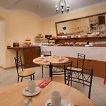 Ξενοδοχείο με διαμερίσματα Hotel Suite Home Prague 4*