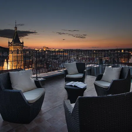 Hotel Suite Home Prague מלון דירות