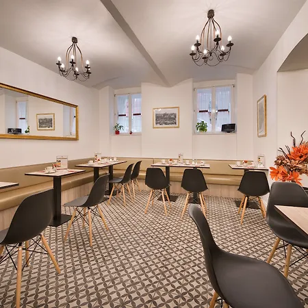 Hotel Suite Home Prague מלון דירות